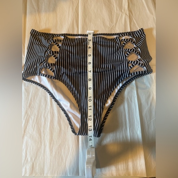 Black and White Striped Bikini Set - Picture 10 of 16